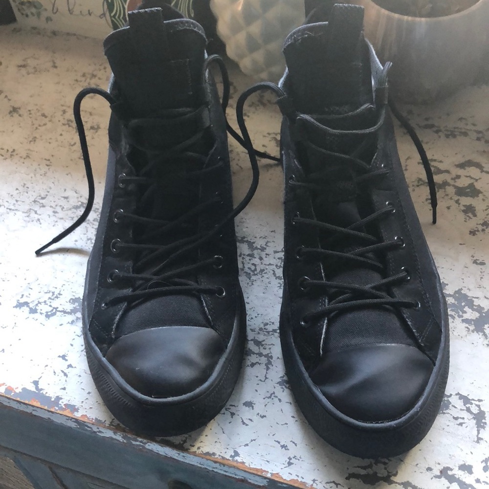 Men’s black on black Converse